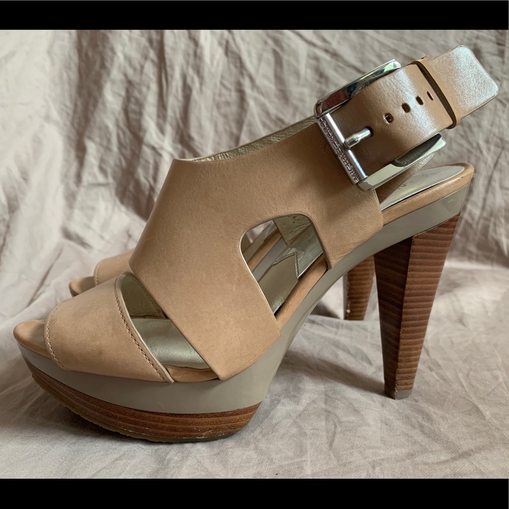 Micheal Kors tan leather heels!